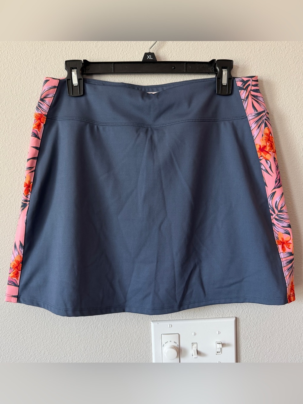 Tommy Bahama Women’s Athletic Skort Navy with Tropical Print Side Panels Size M